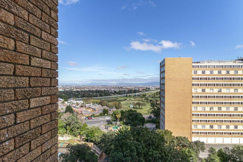 To Let 1 Bedroom Property for Rent in Loevenstein Western Cape
